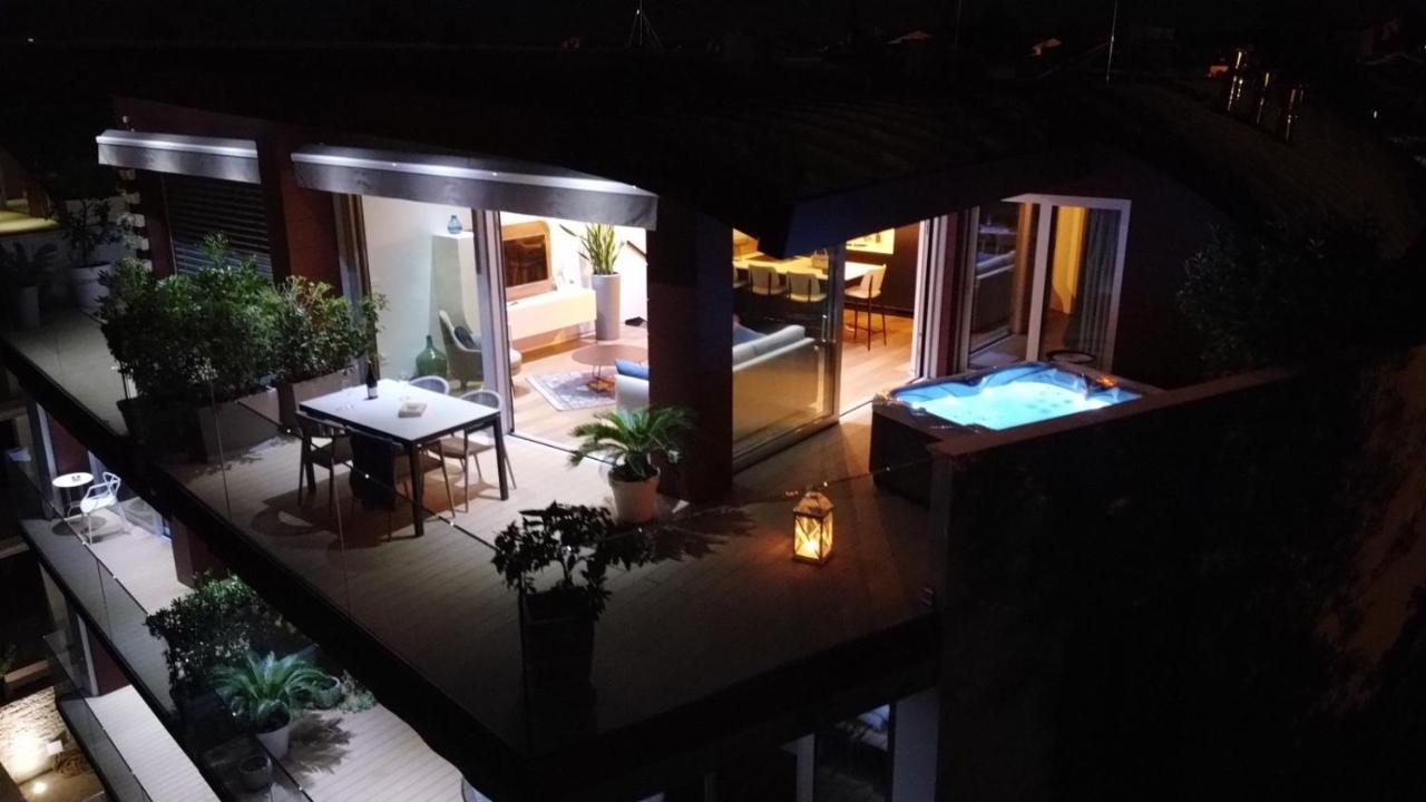 The Q Superior - A Penthouse With Jacuzzi And Sauna Rovinj Exterior foto