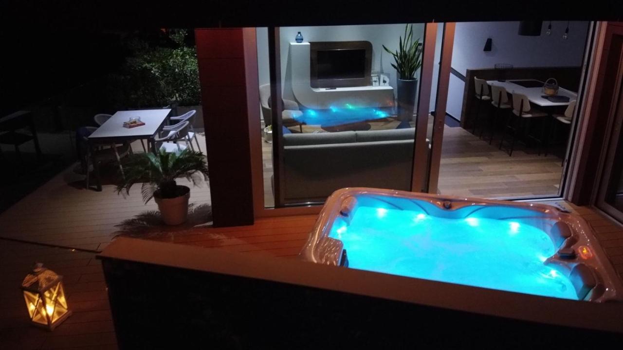 The Q Superior - A Penthouse With Jacuzzi And Sauna Rovinj Exterior foto