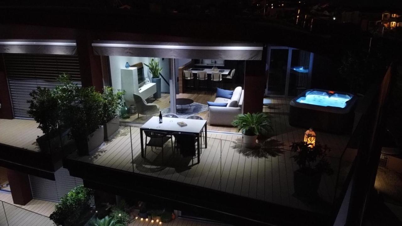 The Q Superior - A Penthouse With Jacuzzi And Sauna Rovinj Exterior foto